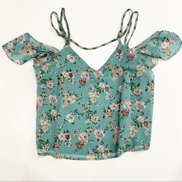 Xhilaration Cold Shoulder Top size Medium - Picture 2 of 4